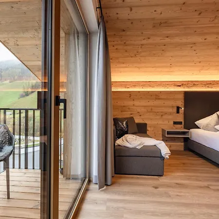 Kristall ניוסטיפט אים סטובאיטל