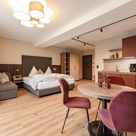 Kristall Hotel 3*
